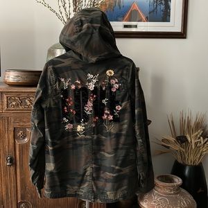 American Eagle Camo LOVE Floral Embroidered Military Utility Jacket